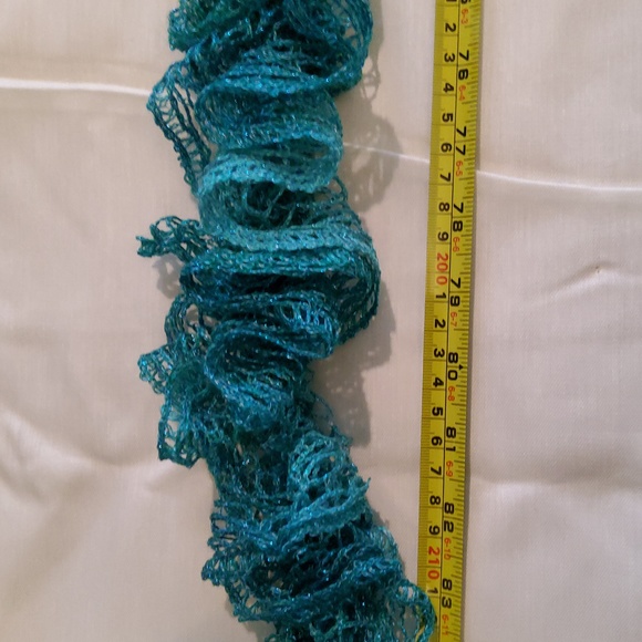 Knitted Ruffle Scarf - Picture 5 of 6